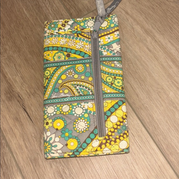 Vera Bradley Lemon Parfait Trifold Clutch Wallet in cotton material - Picture 3 of 6